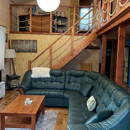 Houseboat - Beacon Of Happiness 보트호텔 *
