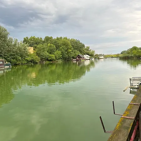Houseboat - Beacon Of Happiness Bratislava