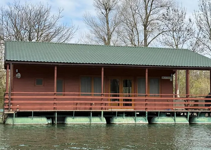 Botel Houseboat - Beacon Of Happiness *