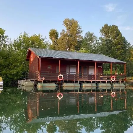 Houseboat - Beacon Of Happiness Bratislava