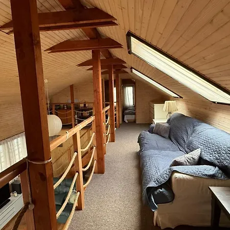 Houseboat - Beacon Of Happiness * Pozsony